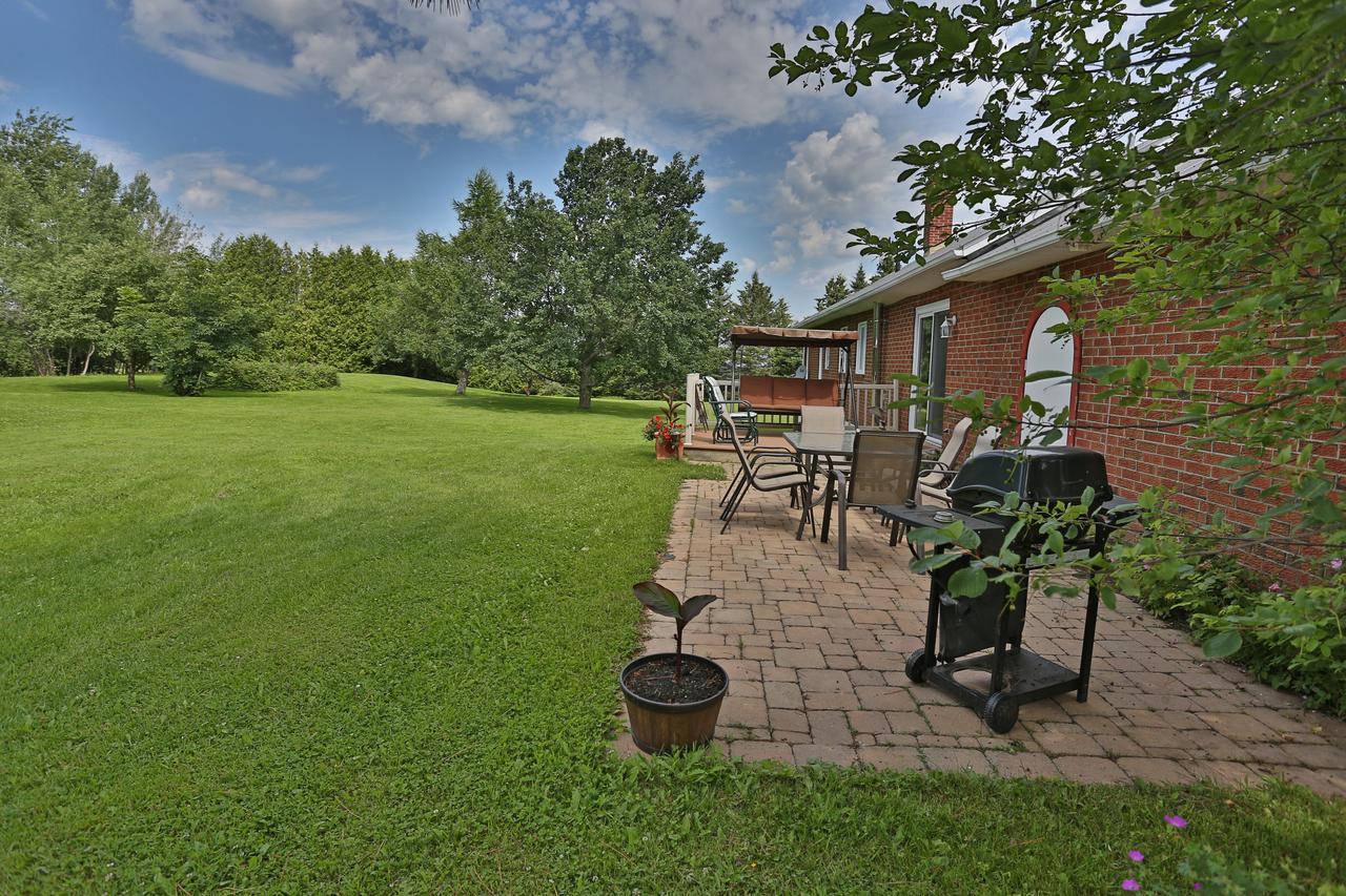 Ranch St-Hubert Saint-Hermenegilde Exterior foto