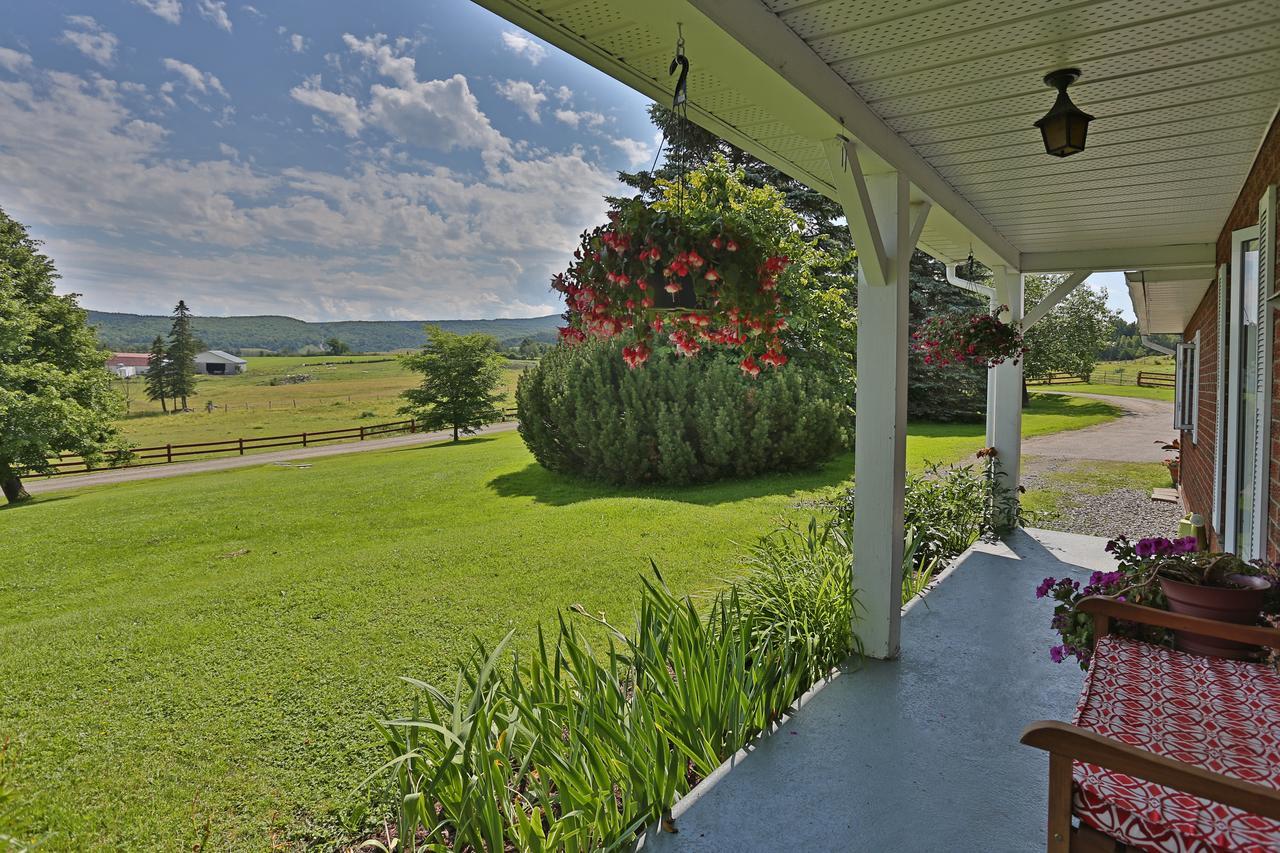 Ranch St-Hubert Saint-Hermenegilde Exterior foto